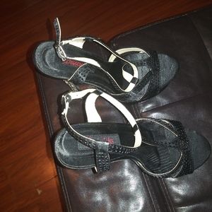 Ladies size 8 high heel shoes